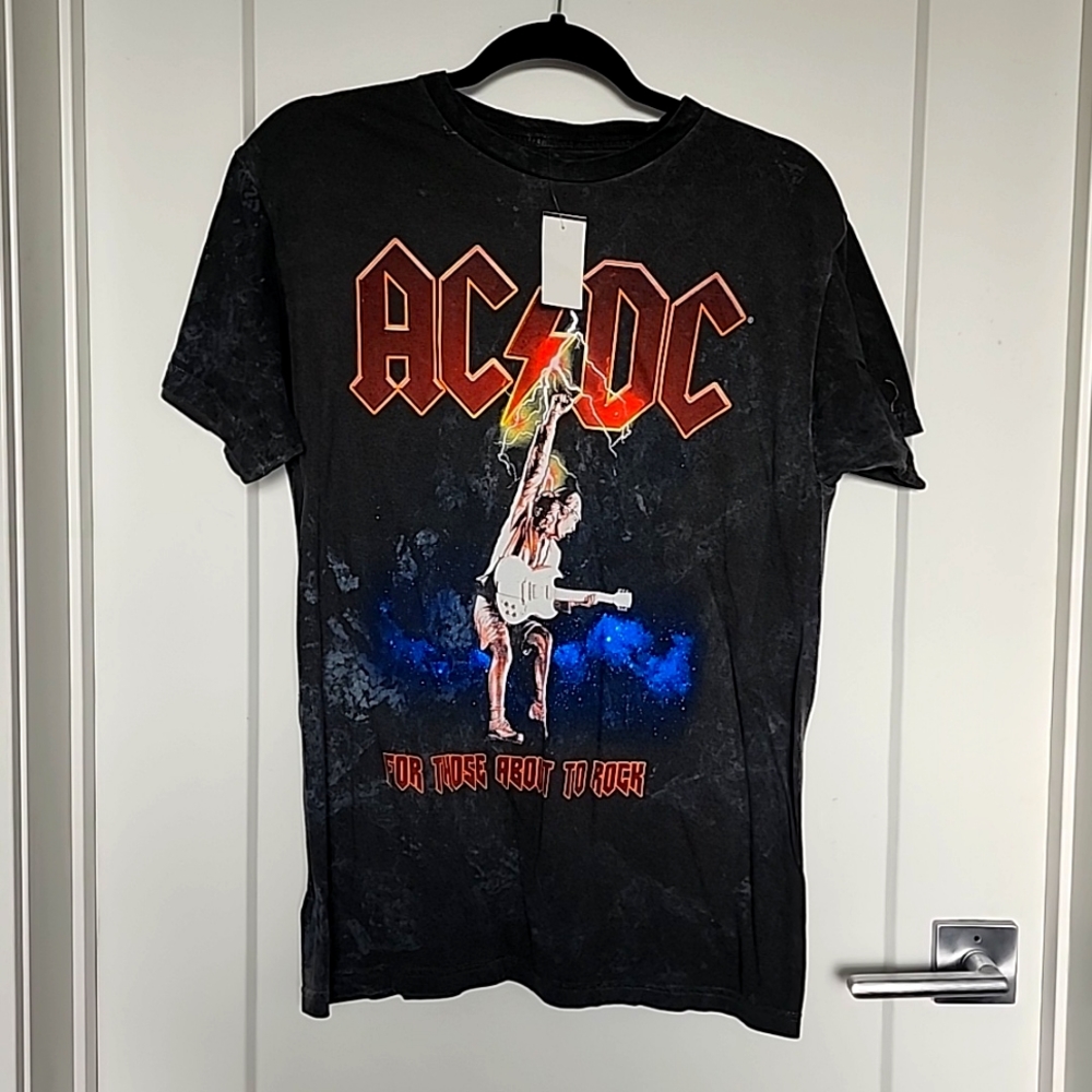 3/$25 NWT AC⚡️DC Tshirt